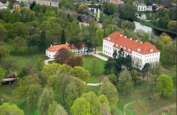 Bendras trijų Baltijos šalių pažinimo ir kelionių projektas „Aplankykime Baltijos pilis ir dvarus“