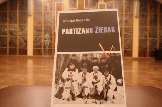 Pristatyta profesionalaus Lietuvos kario, viršilos Ernesto Kuckailio knyga „Partizano žiedas“