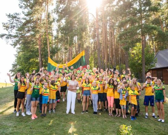 Pasaulio lietuvių bendruomenės stovykloje – Dianos Nausėdienės dėmesys lituanistiniam švietimui