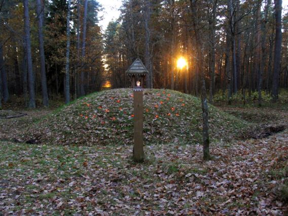 Žygis po tūkstančio metų senumo lietuvių kapines