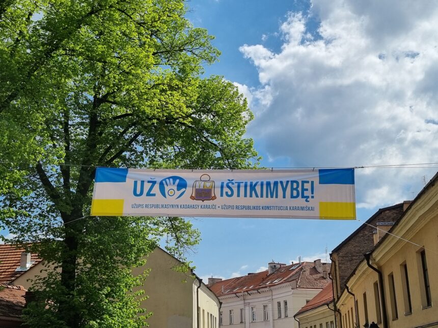 Už ištikimybę! Užupio Respublikos Konstitucijos karaimų kalba atidengimo ceremonija Už ištikimybę! Užupio Respublikos Konstitucijos karaimų kalba atidengimo ceremonija