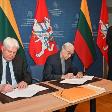 Bačkių šeimos diplomatinis paveldas tarpininkaujant URM perduotas archyvui