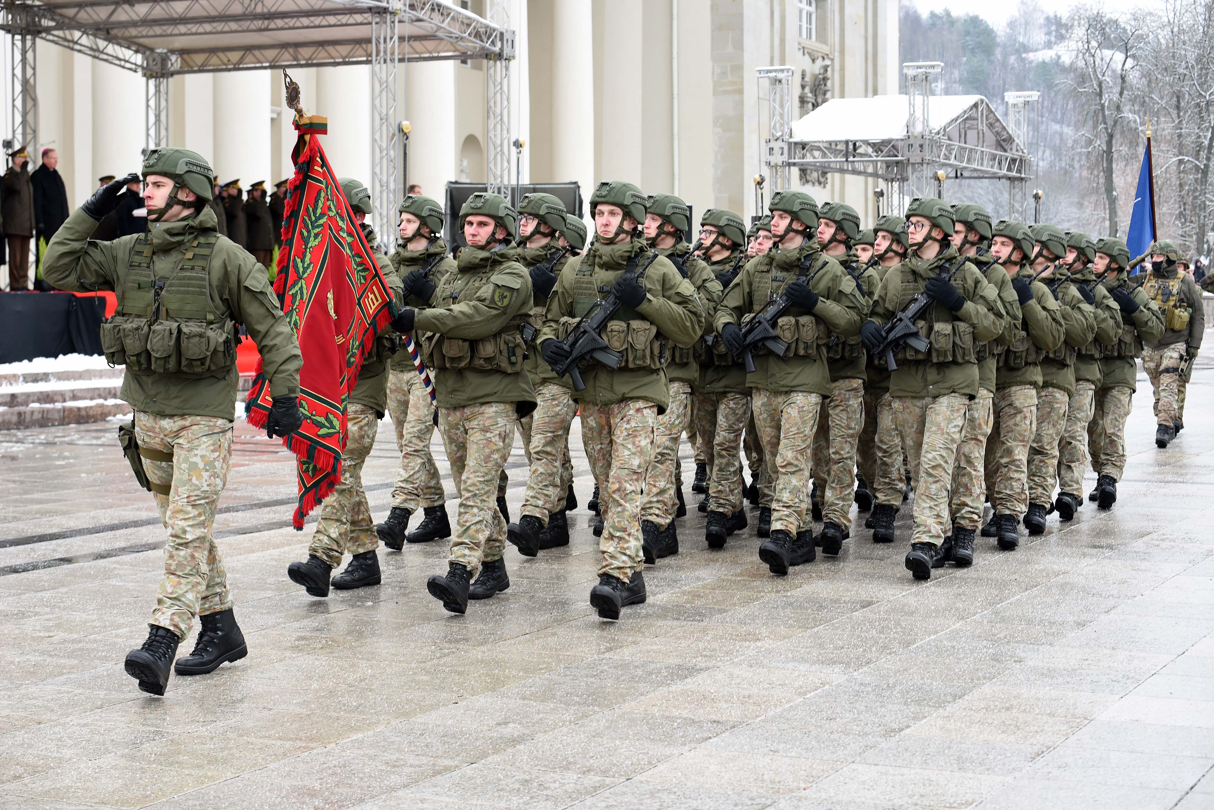Vilniuje įvyko iškilminga Lietuvos kariuomenės rikiuotė ir paradas su sąjungininkais