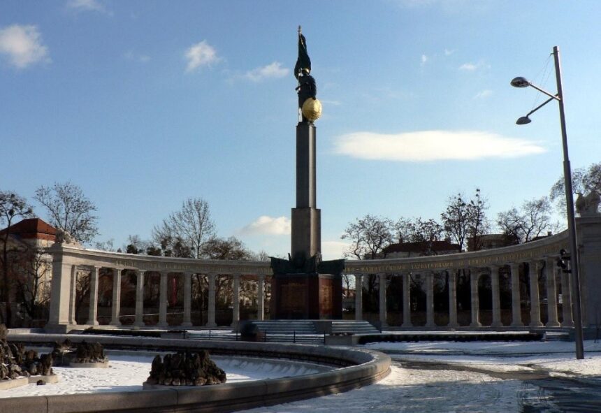 Česlovas Iškauskas. Vienoje tebėra monumentas sovietiniams „išvaduotojams“