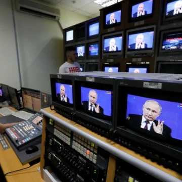 Pritarta siūlymui laikinai uždrausti rusiškų ir baltarusiškų televizijos programų retransliavimą