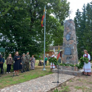 Atidengtas paminklas Čedasų krašto kovotojams dėl Lietuvos laisvės