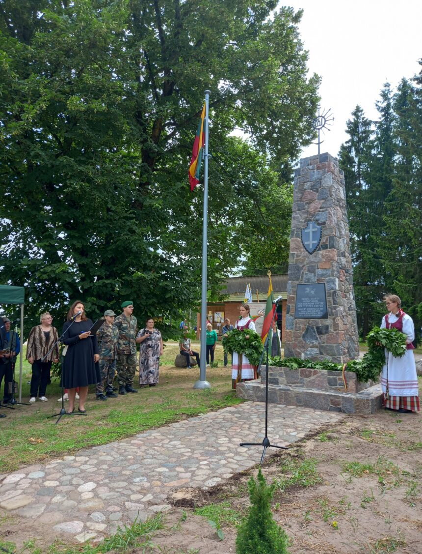 Atidengtas paminklas Čedasų krašto kovotojams dėl Lietuvos laisvės