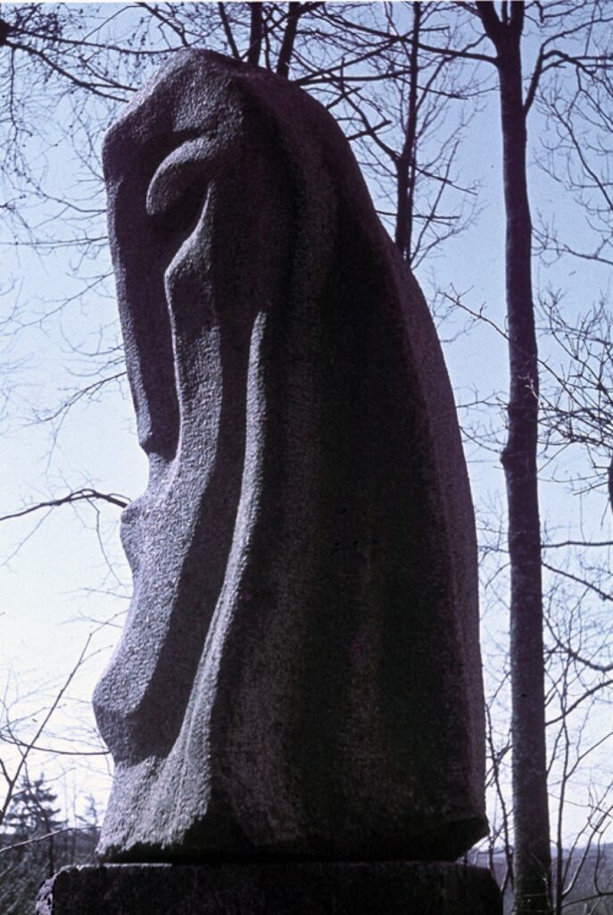 Pavogtoji A. Smilingio skulptūra RYTAS, 1967, granitas, H 110 cm | rengėjų nuotr.