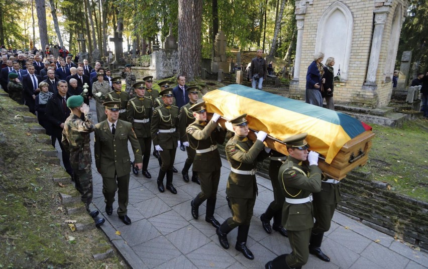 Lietuva palydėjo į amžinąjį poilsį Adolfą Ramanauską-Vanagą