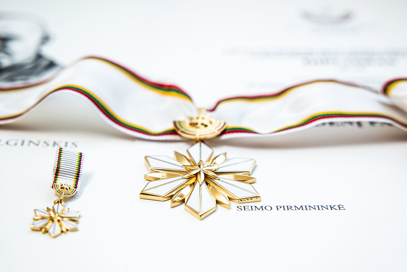 Prezidentui Valdui Adamkui bus įteiktas apdovanojimas – Aleksandro Stulginskio žvaigždė