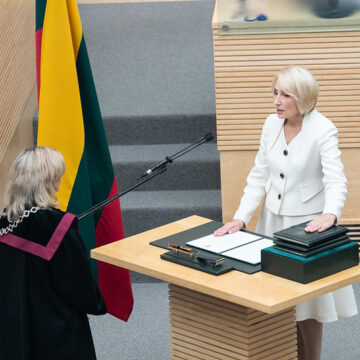 Prisiekė Seimo narė Angelė Jakavonytė