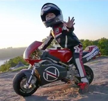 Nuo kelių metų vaikams galima važinėti vaikišku motociklu?