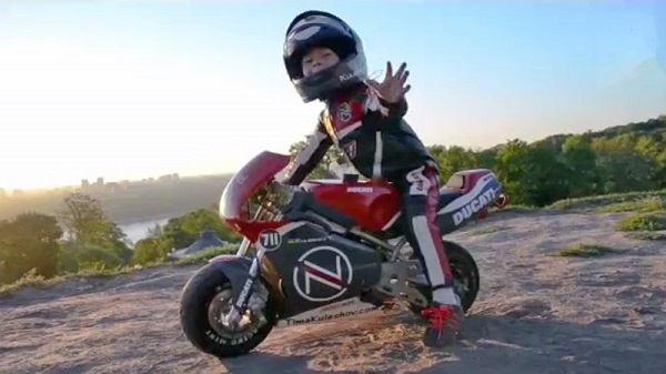 Nuo kelių metų vaikams galima važinėti vaikišku motociklu?