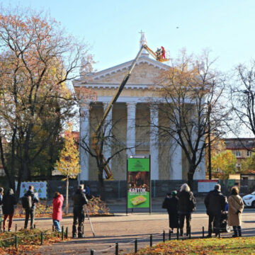 Atkurtos ant Vilniaus evangelikų reformatų bažnyčios stogo buvusios skulptūros