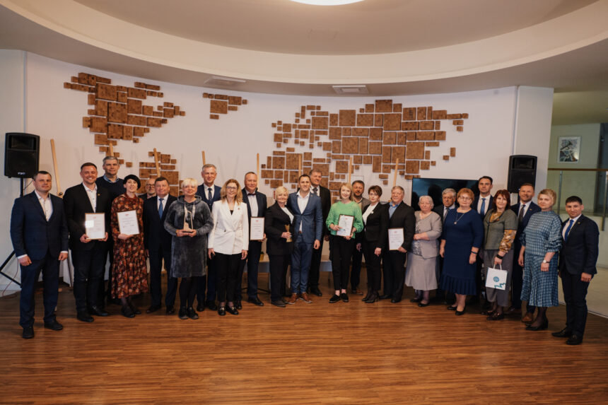 MRU apdovanotos aktyviausios Lietuvos bendruomenės, kurios grūdina ir išaugina stiprius lyderius