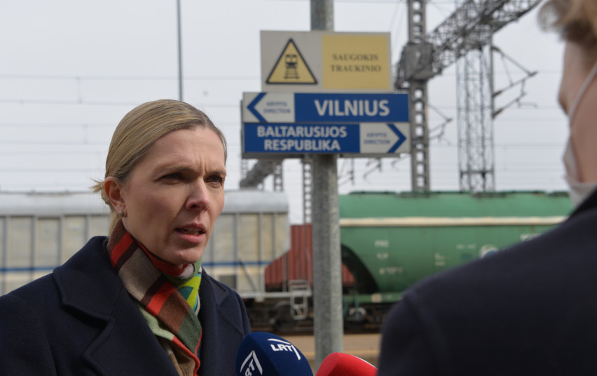 Stiprinant Kaliningrado tranzito saugumą nuspręsta traukinius lydėti iš oro