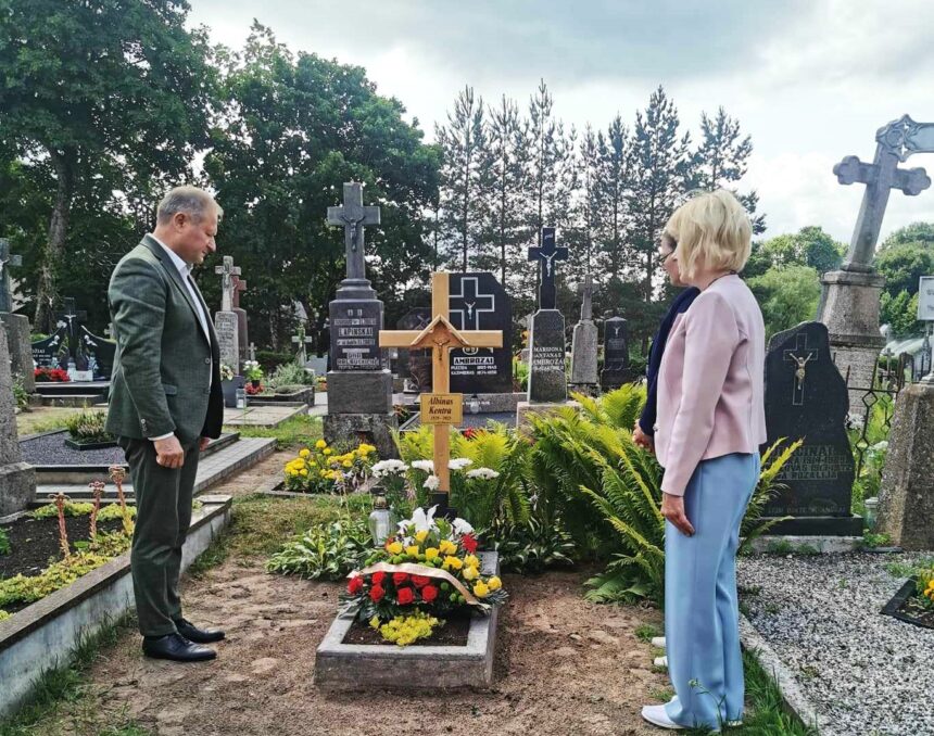 Šilalės rajone pagerbtas Lietuvos laisvės kovotojų Kentrų šeimos atminimas Šilalės rajone pagerbtas Lietuvos laisvės kovotojų Kentrų šeimos atminimas