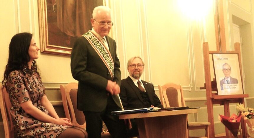 Stasio Lozoraičio premija „Kelyje į Vilties Prezidento Lietuvą” įteikta istorikui Aurelijui Noruševičiui Stasio Lozoraičio premija „Kelyje į Vilties Prezidento Lietuvą” įteikta istorikui Aurelijui Noruševičiui