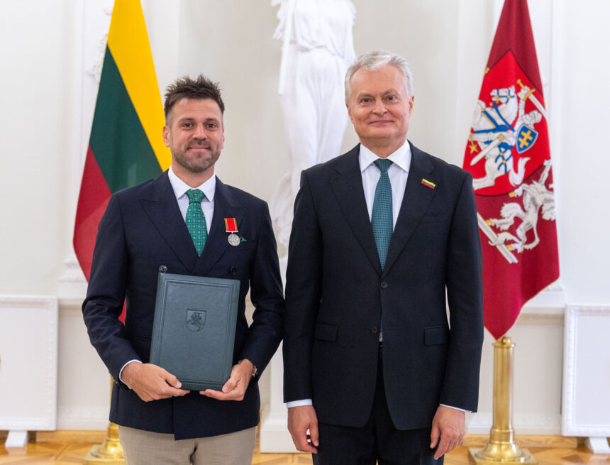 Argentinos lietuvių kultūros ir savišalpos draugija „Nemunas” džiaugiasi apdovanojimu Juan Ignacio Fourment Kalvelis Argentinos lietuvių kultūros ir savišalpos draugija „Nemunas” džiaugiasi apdovanojimu Juan Ignacio Fourment Kalvelis