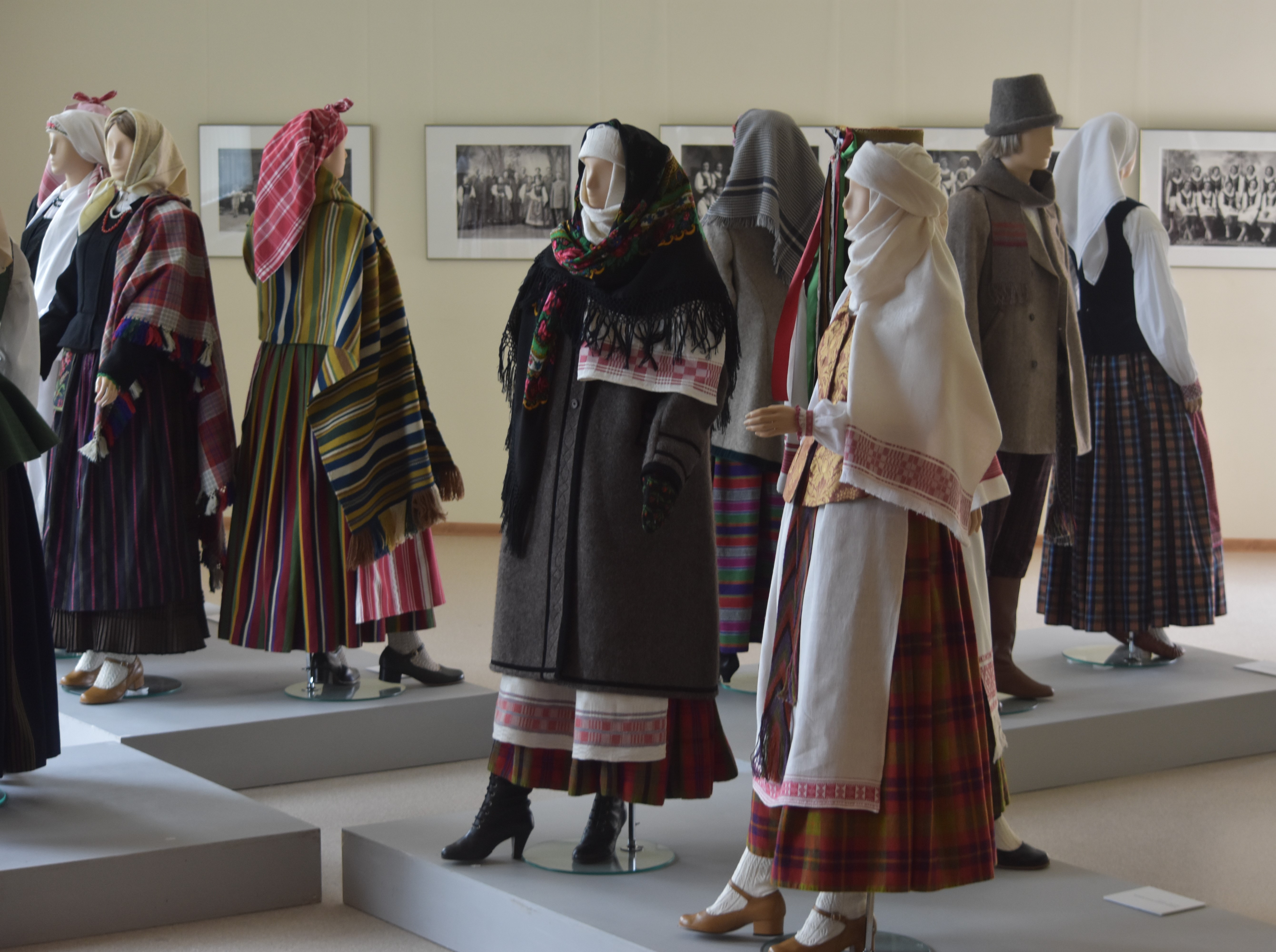 Apžvelgiant parodą „Tautinis kostiumas – graži ir nesenstanti mada“ Jiezno kultūros ir laisvalaikio centre