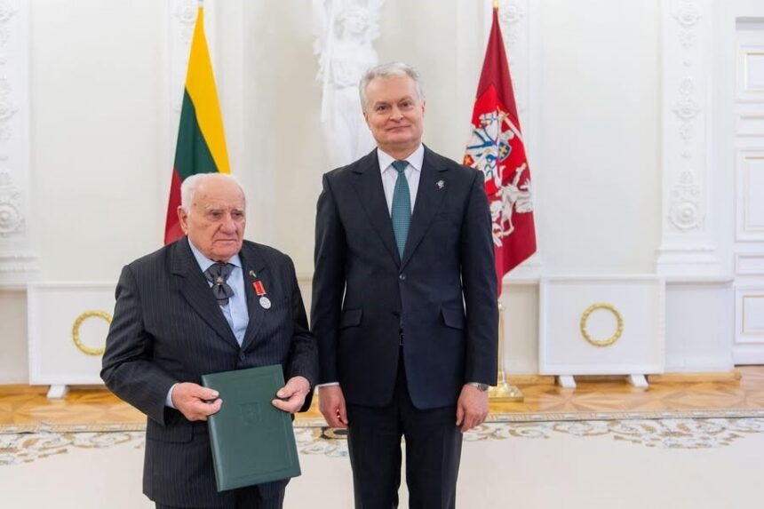 Tremtinys, technikos mokslų daktaras Petras Gvazdauskas apdovanotas ordino „Už nuopelnus Lietuvai“ medaliu Tremtinys, technikos mokslų daktaras Petras Gvazdauskas apdovanotas ordino „Už nuopelnus Lietuvai“ medaliu