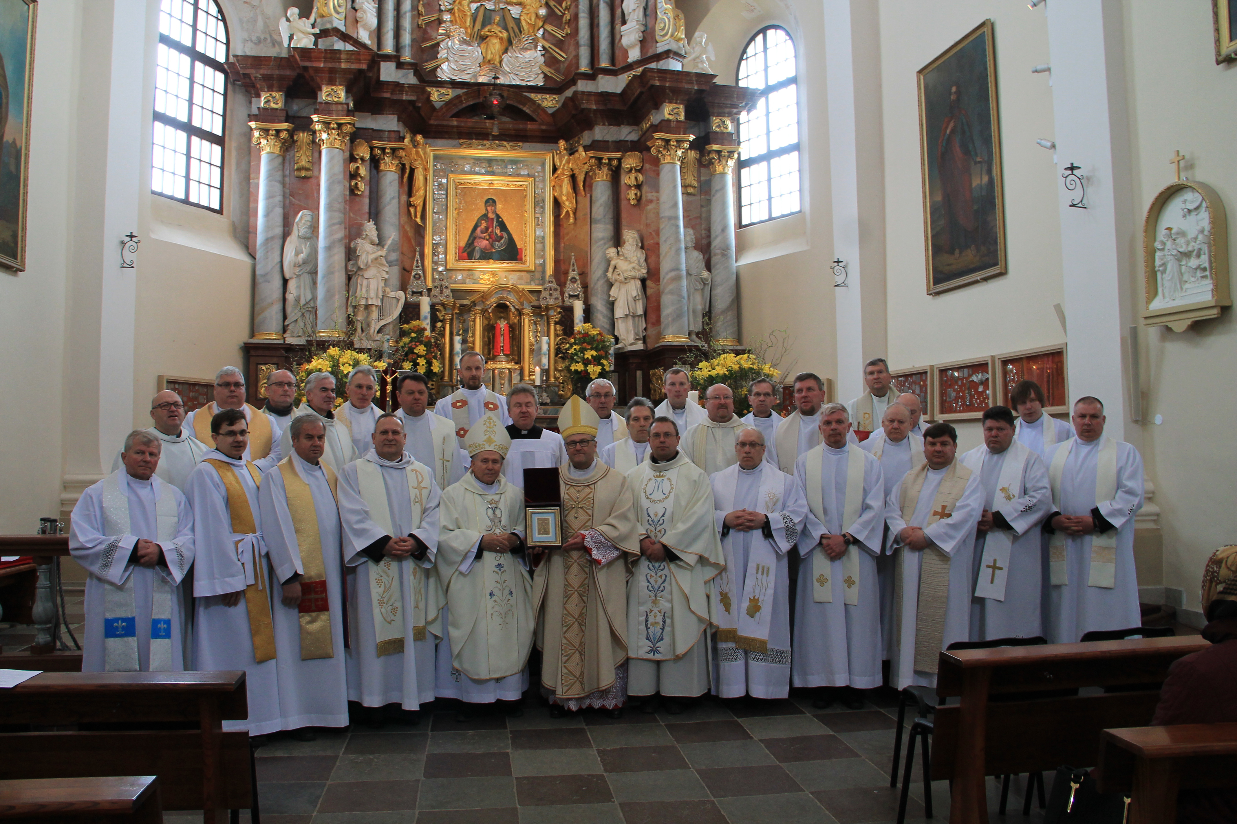 Kaišiadorių vyskupai ir kunigai meldėsi Trakų bazilikoje