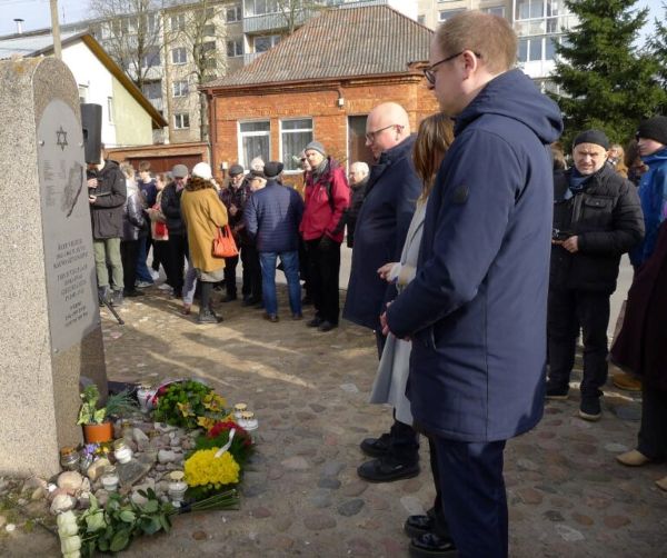 Prie buvusių Kauno geto vartų „Vaikų akcijos” 80-ųjų metinių minėjimas Prie buvusių Kauno geto vartų „Vaikų akcijos” 80-ųjų metinių minėjimas