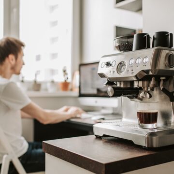Kaip išsirinkti tinkamą kavos aparatą namams?