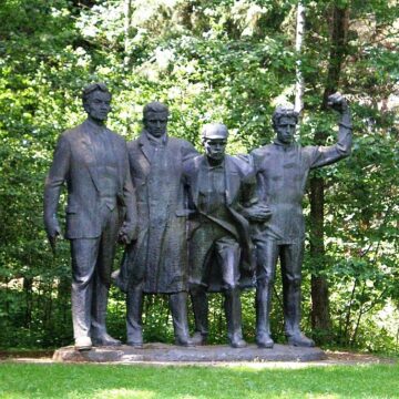 Parengtos rekomendacijos  dėl sovietinių paminklų nukėlimo