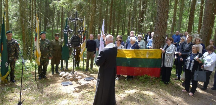 Užpalių seniūnijoje-Partizanų pagerbimo, kariuomenės ir visuomenės vienybės dienos paminėjimas