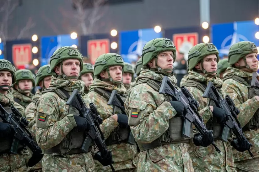 Gyventojų apklausa: lietuviai pasitiki savo kariuomene, tiki sąjungininkais ir Lietuvą gintų ginklu