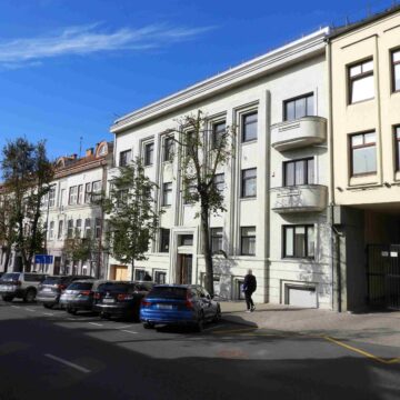 Kauno modernizmo pastato gyventojai gina autentišką granitinį tinką