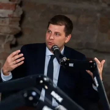 Istorikas M. Nefas apie visuotinę gynybą: būtina pertvarkyti požiūrį į pasipriešinimą Istorikas M. Nefas apie visuotinę gynybą: būtina pertvarkyti požiūrį į pasipriešinimą