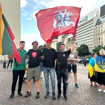 Lietuvių bendruomenių atstovai dalyvavo Argentinoje vykusiame mitinge „Už taiką ir pergalę Ukrainoje“