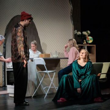 Vilniaus senojo teatro aktorė Gabrielė Andruškevič: sekmadienį į mišias, o pirmadienį jau varai kontrabandą Vilniaus senojo teatro aktorė Gabrielė Andruškevič: sekmadienį į mišias, o pirmadienį jau varai kontrabandą