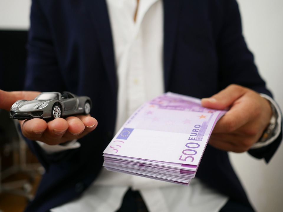 Paskolos automobiliui: kur geriausia pasiskolinti?