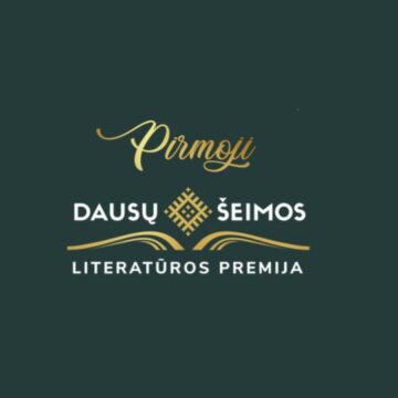 Pirmoji Dausų šeimos premija įteikta rašytojams Valdui Papieviui ir Ievai Dumbrytei