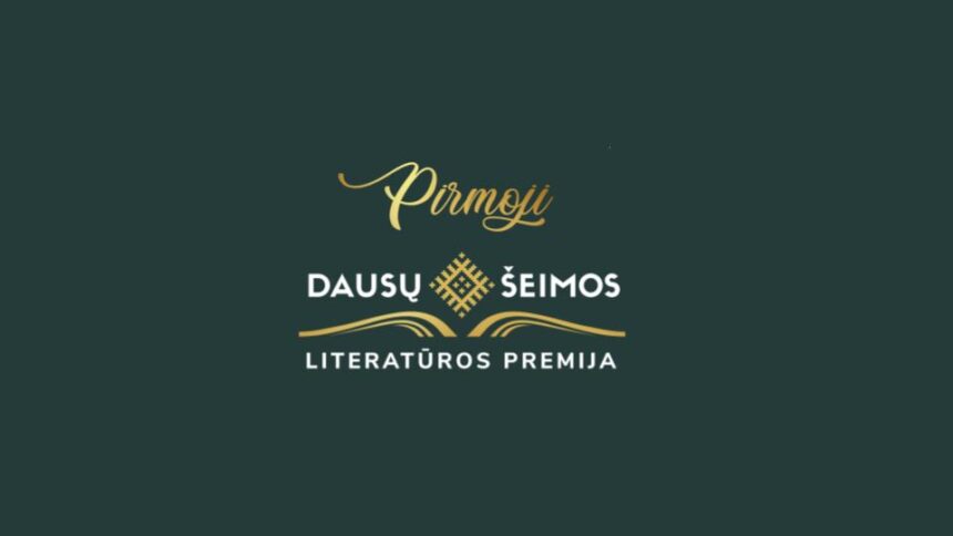 Pirmoji Dausų šeimos premija įteikta rašytojams Valdui Papieviui ir Ievai Dumbrytei