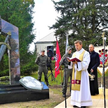 Sudarge atidengtas paminklas Melno taikos sutarties 600 metų sukakčiai paminėti