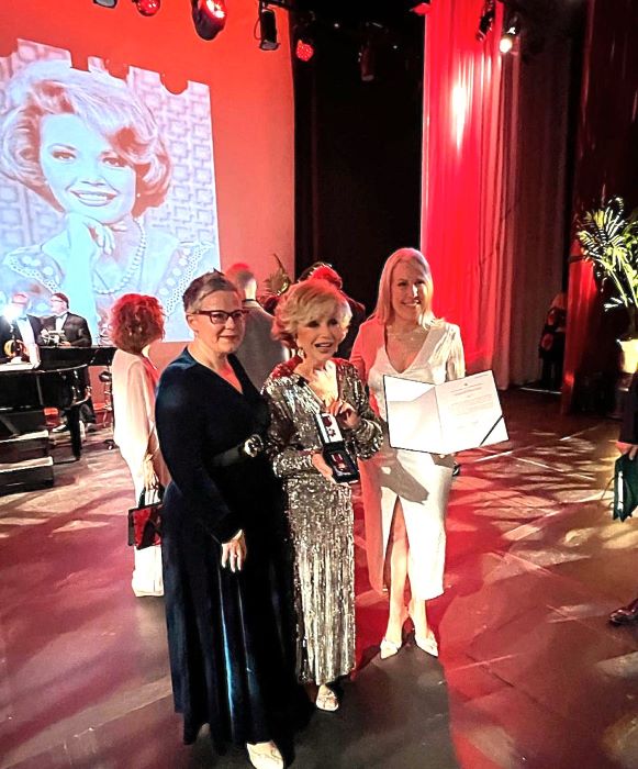 Rūtai Lee – apdovanojimas už ypatingus viso gyvenimo nuopelnus puoselėjant lietuvybę užsienyje Rūtai Lee – apdovanojimas už ypatingus viso gyvenimo nuopelnus puoselėjant lietuvybę užsienyje
