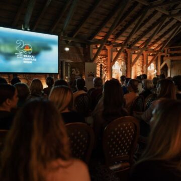 Užutrakio dvaro sodyboje pristatytas dokumentinis filmas „Trakų fanfarinė savaitė: 20 metų istorija“ Užutrakio dvaro sodyboje pristatytas dokumentinis filmas „Trakų fanfarinė savaitė: 20 metų istorija“
