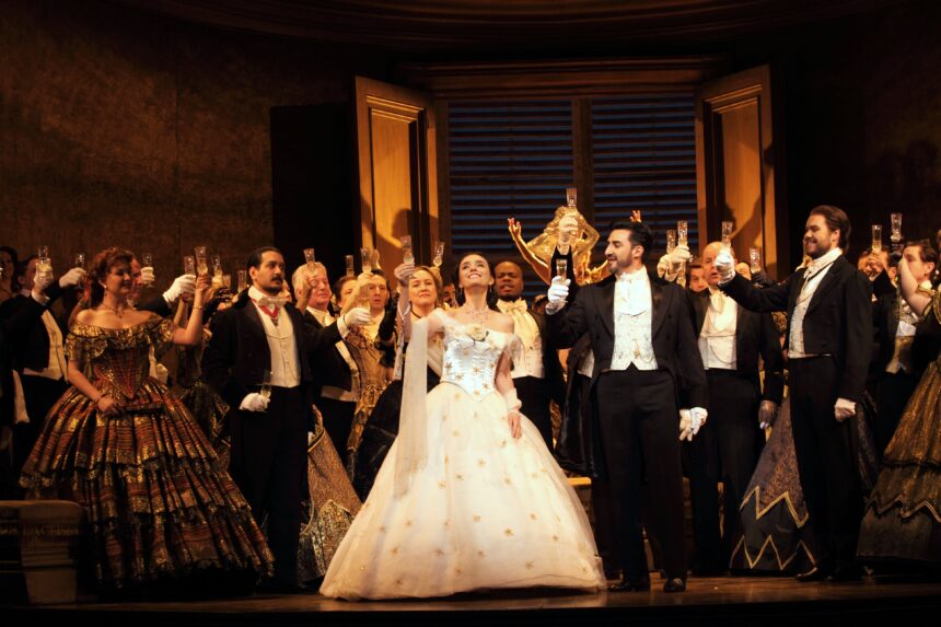 LRT tęsia Naujųjų metų tradiciją: išvakarėse transliuos žiūrovų pamėgtą Giuseppe Verdi operą Traviata