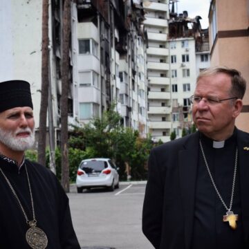 Arkivyskupas Gintaras Grušas lankėsi karo siaubiamoje Ukrainoje