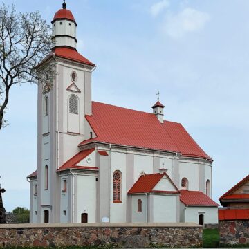 Videniškių Šv. Lauryno bažnyčia svečius pasitinka atnaujintais fasadais ir stogu