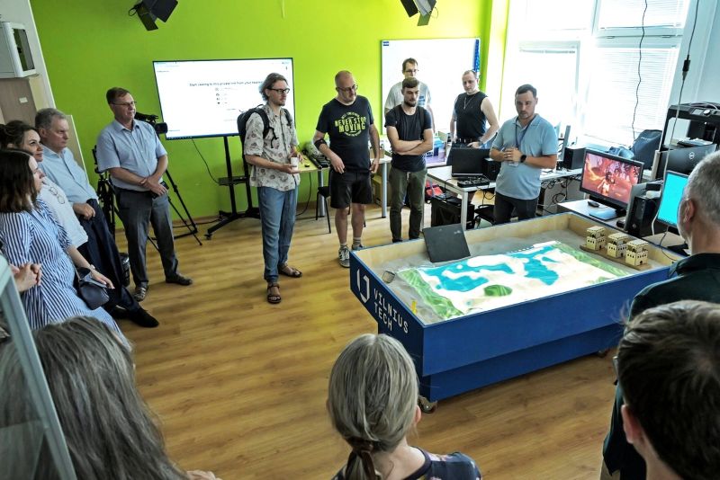 Apie multimediją ir kompiuterinį dizainą Apie multimediją ir kompiuterinį dizainą