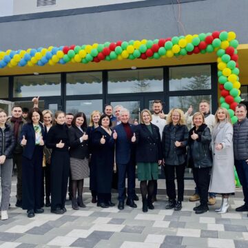 Lietuva atstatė karo nuniokotą mokyklą Borodiankoje: į klases sugrįžta 700 moksleivių
