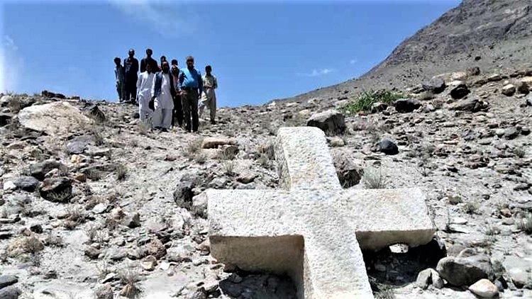 Šiaurės Pakistane atrastas senovinis krikščioniškas kryžius