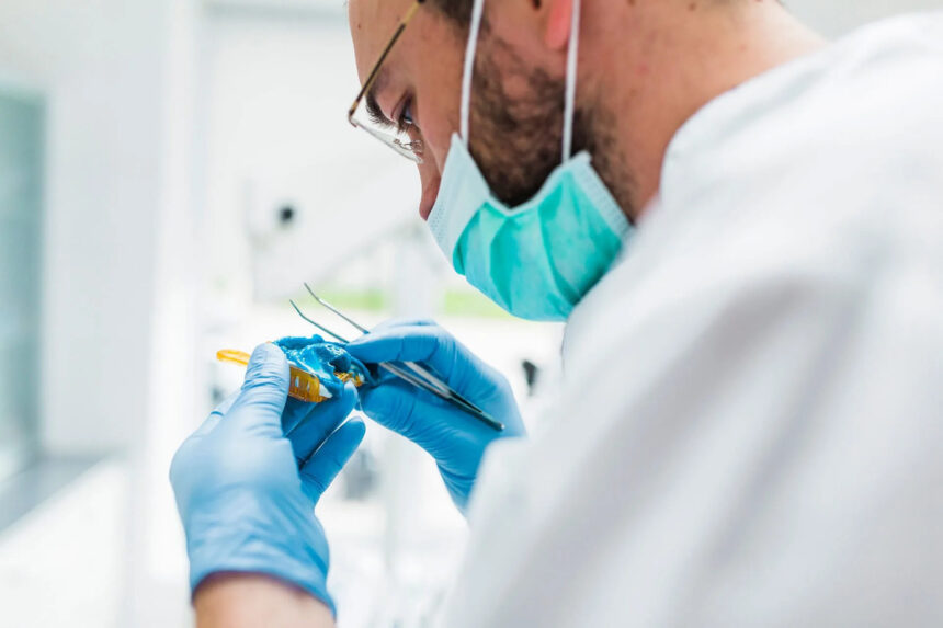 Kuo ypatingas dantų protezavimas išimamais dantų protezais?