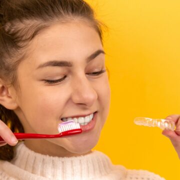 Dantų balinimas: kodėl procedūrą turėtumėte atlikti profesionalioje odontologijos klinikoje