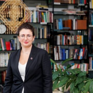 Vilniaus Šolomo Aleichemo ORT gimnazijos direktorė Ruth Reches pataria pirmiausia paruošti ne kuprinę, o vaiką